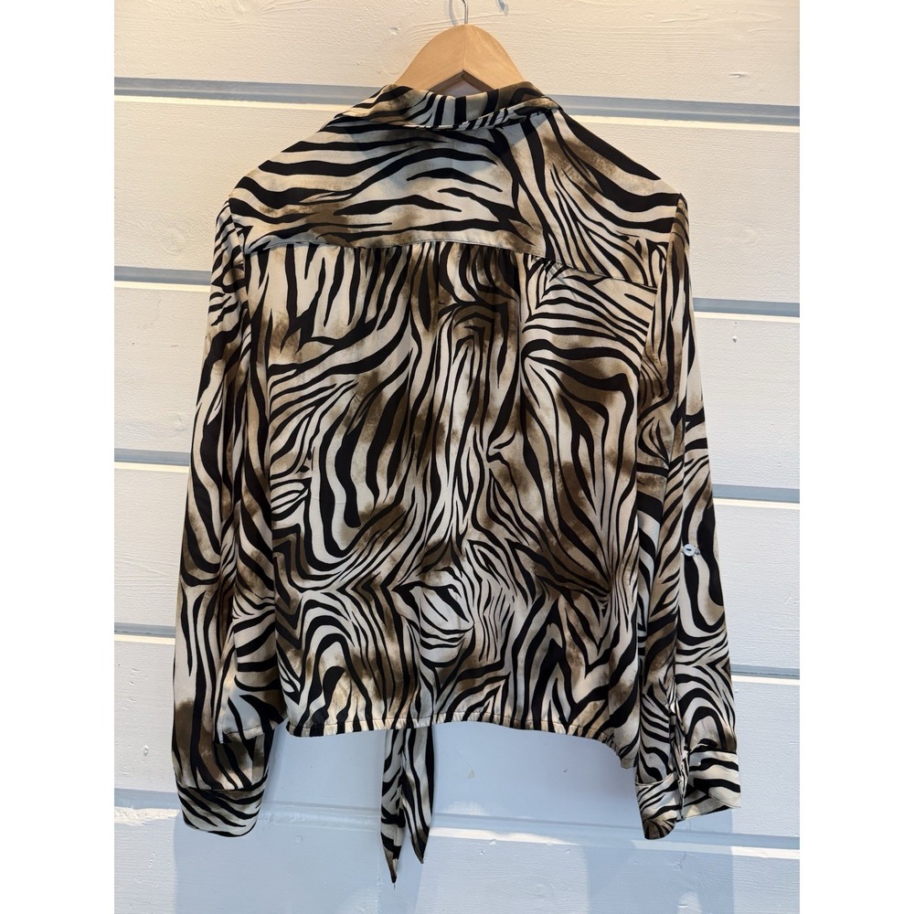 Chico's Womens Blouse Sz 2 US L Animal Print Button-Up Tie-Front Roll Tab Sleeve - Picture 3 of 8